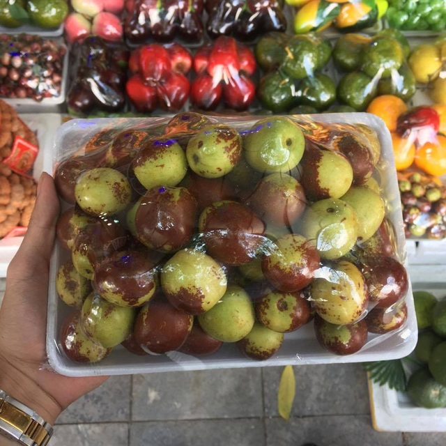 "Mận của chú là mận Lạng Sơn đấy, không tin cứ ăn thử đi" - 2 Táo Thái theo lời khẳng định của chủ cửa hàng