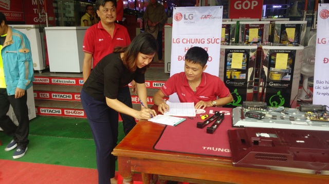 Sửa chữa miễn phí đồ điện tử gia dụng bị hỏng do lũ - 2 Sửa chữa miễn phí đồ điện tử gia dụng bị hỏng do lũ - 2