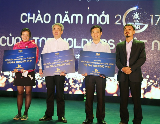 TNR Holdings: Tưng bừng sinh nhật, hân hoan đón cư dân - 3
Những vị khách may mắn đã đặt mua thành công trong ngày 25/12/2016 được hưởng chính sách ưu đãi đặc biệt.