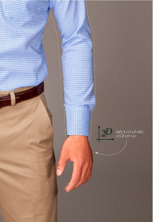 Cổ tay may ôm sát theo chiều cách tay thay vì may thẳng như thông thường giúp hạn chế bề ngang của bộ trang phục, khiến tổng thể trông cao và gọn gàng.