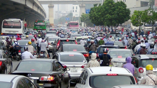 Khai giảng trùng ngày đầu đi làm sau nghỉ lễ, đường phố ùn tắc nghiêm trọng - 3 Khai giảng trùng ngày đầu đi làm sau nghỉ lễ, đường phố ùn tắc nghiêm trọng - 3