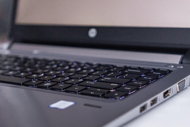 HP ProBook 440 G3 2016 - Laptop hiệu suất cao cho doanh nhân - 3 Bàn phím chống nước với đèn nền trắng sang trọng