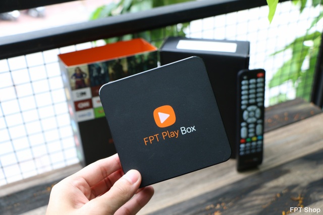 
FPT Play Box hiện đang được bán tại FPT Shop với giá 2.190.000 đồng, ngoài ra còn được tặng thêm gói VTV Cab trong vòng 6 tháng và 1 năm sử dụng gói kênh Quốc tế Premium. Máy được bảo hành 12 tháng.
