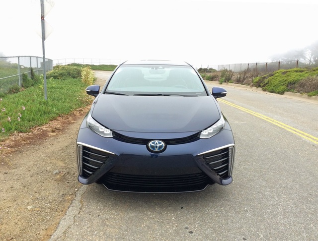 Thương hiệu ô tô bạn chọn cho biết gì về bạn? - 5 Mẫu Toyota Mirai (Ảnh: Business Insider)