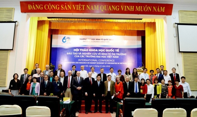 Có thể coi trường đại học là một doanh nghiệp - 4
Các đại biểu quốc tế tham dự hội thảo