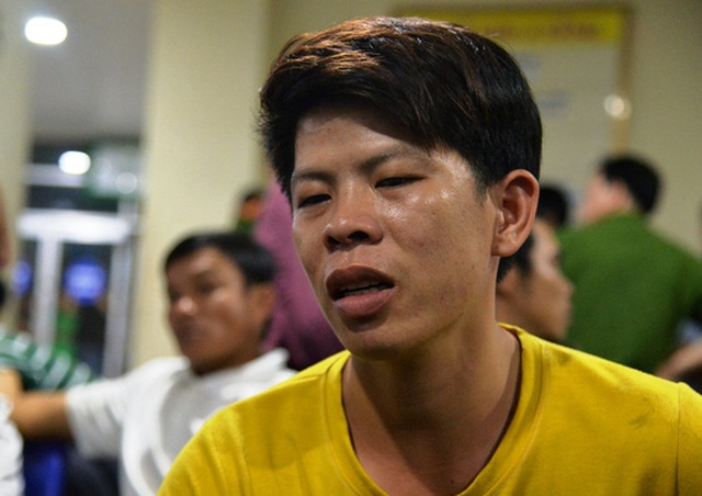 Nghi tiêm nhầm thuốc, người nhà gây náo loạn bệnh viện - 4 Anh Nguyễn Tấn Dũng, cha cháu Huy đau xót kể lại sự việc. Ảnh: Tử Trực