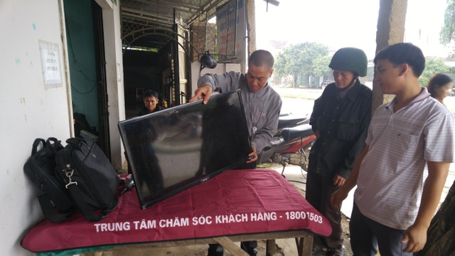 Sửa chữa miễn phí đồ điện tử gia dụng bị hỏng do lũ - 3 Sửa chữa miễn phí đồ điện tử gia dụng bị hỏng do lũ - 3