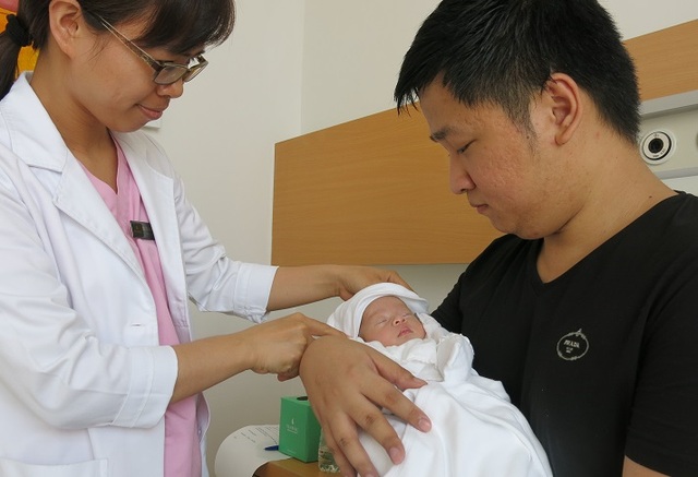 Phẫu thuật cứu sống trẻ sơ sinh nội tạng nằm ngoài ổ bụng - 3 Bé đã được xuất viện sau 3 tuần với tình trạng ổn định, tiên lượng phát triển tốt.
