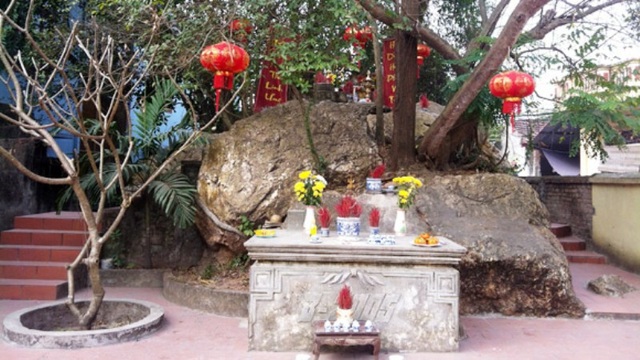 Những kho báu bí ẩn ở Việt Nam - 4 Xung quanh ngôi miếu thờ Bạch Tuyết, người dân Vân Côn vẫn lưu truyền nhiều câu chuyện đầy màu sắc liêu trai.