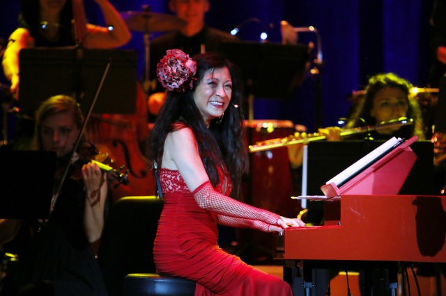 Toyota Classics 2016: Tùng Dương thăng hoa cùng các nghệ sĩ hàn lâm - 5 Pamela hoá trang thành nàng Carmen huyền thoại và biểu diễn