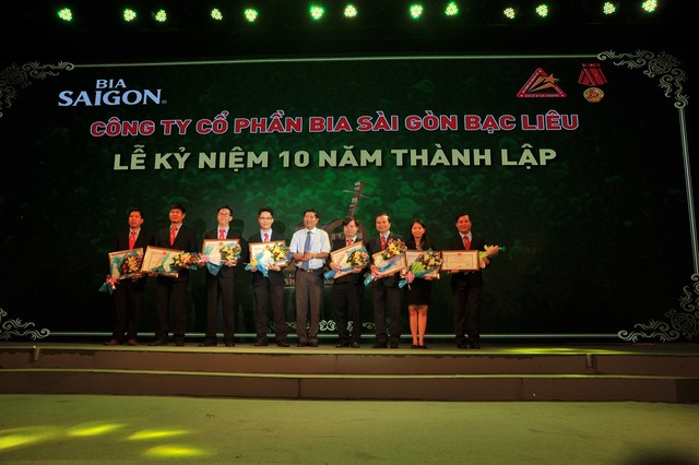 Công ty Cổ phần Bia Sài Gòn Bạc Liêu 10 năm phát triển bền vững - 5
Cá nhân xuất sắc nhận bằng khen của Chủ tịch UBND tỉnh Bạc Liêu