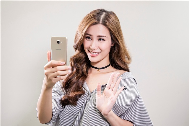 Bí quyết để có được bức ảnh đẹp từ điện thoại - 7
Dòng Samsung Galaxy A (2016) với những tính năng vượt trội trong tầm giá, camera độ phân giải 13MP, ống kính khẩu độ lớn f/1.9 sẽ là một gợi ý tốt cho những người thích chụp ảnh.