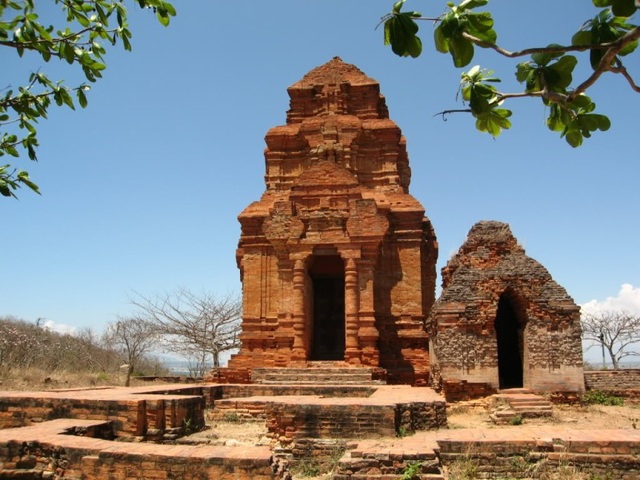 Điểm đẹp, món ngon không thể bỏ qua khi đến Mũi Né - 7 Tháp Chàm – Pôshanu
