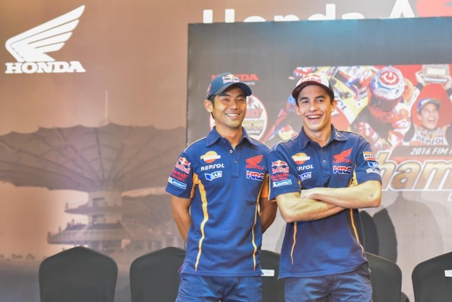 Hàng trăm xe PKL hội tụ tại trường đua Sepang trong Hành trình Honda Châu Á - 6 2 tay đua nổi tiếng của đội Honda : Hiroshi Aoyama và Marc Marquez