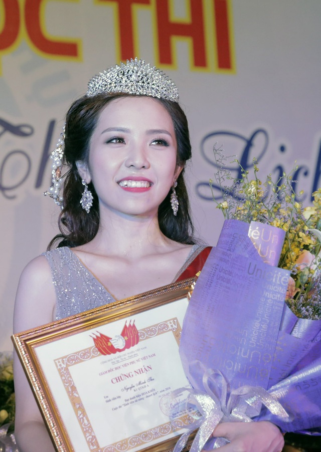 Hoa khôi đầu tiên của Học viện Phụ nữ Việt Nam - 3
Cận cảnh gương mặt rạng rỡ của Hoa khôi đầu tiên của Học viện Phụ nữ Việt Nam