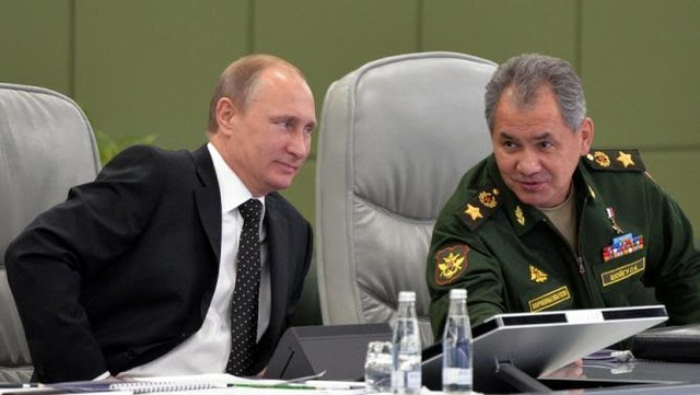 Lộ diện nhân vật được dân Nga ngưỡng mộ chỉ sau Tổng thống Putin - 1
Tổng thống Nga Putin (trái) và Bộ trưởng Quốc phòng Sergey Shoygu (Ảnh: Documentary)