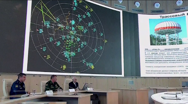 Nga công bố bằng chứng tố cáo Ukraine bắn rơi máy bay MH17 - 1
Nga công bố hình ảnh radar minh oan cho lực lượng ly khai Ukraine trong vụ bắn rơi MH17. (Ảnh: RT)