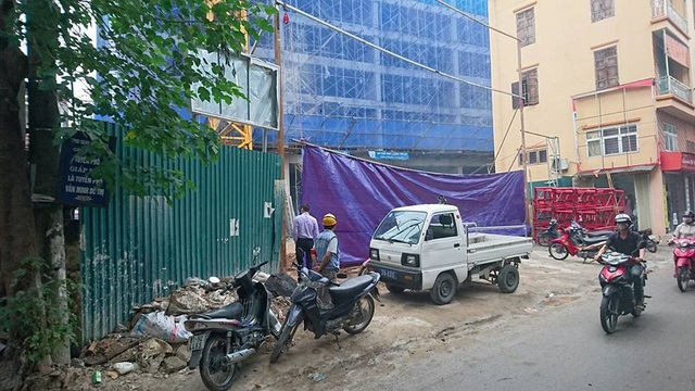 Hà Nội: Sập giàn giáo chung cư, 2 người chết, 4 người bị thương - 4 Hà Nội: Sập giàn giáo chung cư, 2 người chết, 4 người bị thương - 4