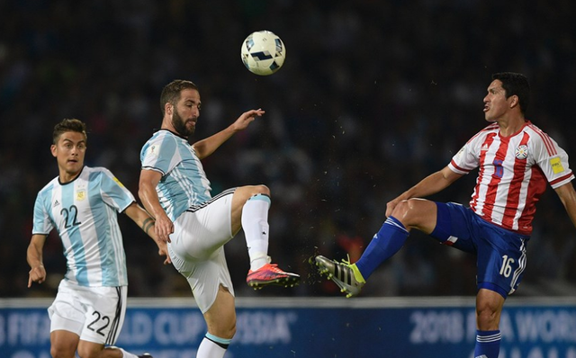Argentina thua sốc Paraguay trên sân nhà - 3
Higuain đã bỏ lỡ quá nhiều cơ hội ở trận đấu này