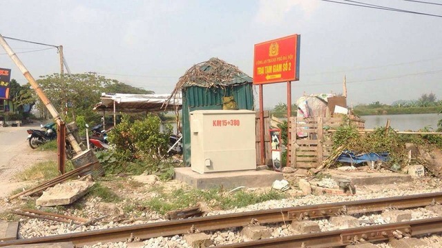 Hà Nội: Tàu hỏa tông ô tô, 5 người tử vong, 2 người nguy kịch - 6 Hà Nội: Tàu hỏa tông ô tô, 5 người tử vong, 2 người nguy kịch - 6