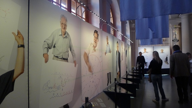 Bảo tàng Nobel - nơi khơi nguồn của sự sáng tạo - 24
Sketches of Science là một triển lãm ảnh, trong đó trưng bày 42 bức ảnh của những người đoạt giải Nobel và phác họa của chính họ về các công trình đoạt giải Nobel của mình.