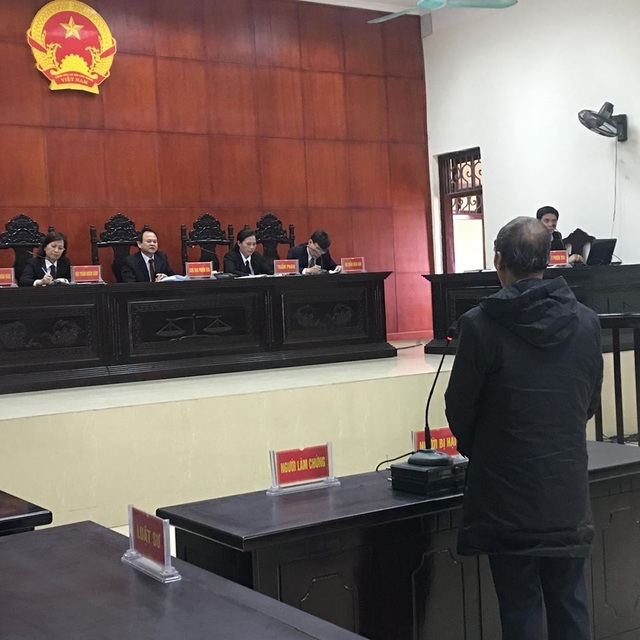 Tử hình kẻ sát hại 4 bà cháu ở Quảng Ninh - 4
Ông Vũ Văn Hùng, chồng bà Hát đề nghị HĐXX xem xét ngoài bị cáo Dũng còn có nghi phạm nào khác không?