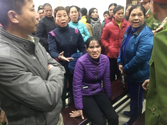 Tử hình kẻ sát hại 4 bà cháu ở Quảng Ninh - 2
Gia đình nạn nhân bức xúc, đau khổ khi Dũng nói lời sau cùng.