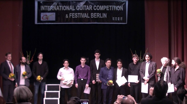 9X từng gặt 6 học bổng thạc sĩ quốc tế giành giải Nhì guitar tại Đức - 2
Tuấn An trong phút giây giành giải Nhì của cuộc thi.