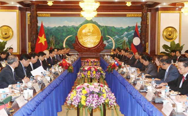 Việt - Lào nhất trí tăng cường đoàn kết ASEAN trong vấn đề Biển Đông - 2
Tổng Bí thư Nguyễn Phú Trọng hội đàm với Tổng Bí thư, Chủ tịch nước Lào Bounhang Volachith. Ảnh: Trí Dũng– TTXVN