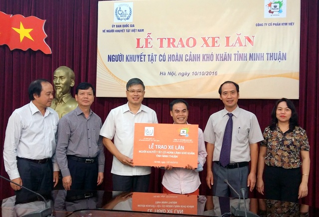 Trao 30 xe lăn tới người khuyết tật Ninh Thuận - 1
Buổi lễ bàn giao tượng trưng 30 chiếc xe lăn tới người khuyết tật Ninh Thuận.