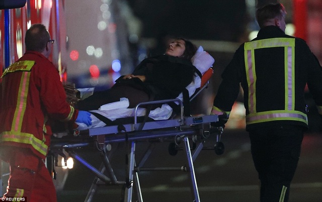 Tấn công khủng bố bằng xe tải ở Đức, ít nhất 12 người chết - 9
(Ảnh: Reuters)