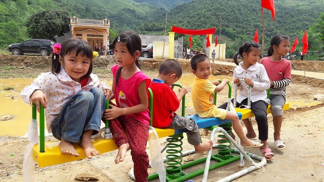 Tưng bừng ngày hội khánh thành công trình phòng học Dân trí thứ 7 tại Yên Bái - 19 Tưng bừng ngày hội khánh thành công trình phòng học Dân trí thứ 7 tại Yên Bái - 19