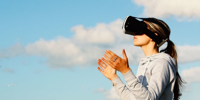 6 ứng dụng thiết thực của VR khi được áp dụng trong cuộc sống - 1 6 ứng dụng thiết thực của VR khi được áp dụng trong cuộc sống - 1