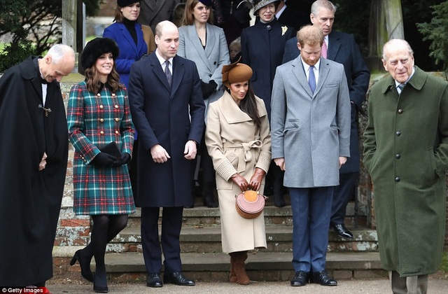 Meghan Markle xinh đẹp tới nhà thờ cùng hoàng tử Harry - 1
Diễn viên Meghan Markle cùng hoàng tử Harry và các thành viên khác trong hoàng gia Anh dự buổi lễ ở nhà thờ St Mary Magdalene nhân dịp Giáng sinh