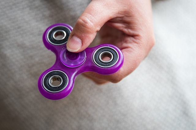 Fidget Spinner con quay 3 cánh đèn led tự thay đổi hình ảnh mẫu 6