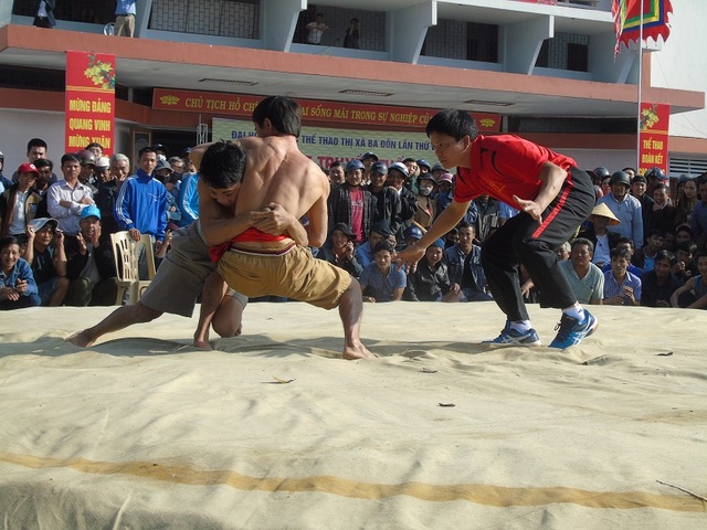 Quảng Bình: Gay cấn lễ hội vật truyền thống đầu xuân Đinh Dậu - 7 Quảng Bình: Gay cấn lễ hội vật truyền thống đầu xuân Đinh Dậu - 7