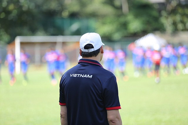 Đề phòng tiêu cực, C45 theo sát U22 Việt Nam ở SEA Games - 1
U22 Việt Nam chịu sự giám sát chặt chẽ của cán bộ an ninh