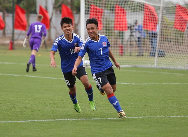 Giám đốc Ryan Giggs khen U15 PVF sau trận thắng U15 Stoke City - 10
U15 PVF giành chiến thắng chung cuộc 4-2 trên chấm 11m, sau khi hòa 2-2 ở hiệp chính