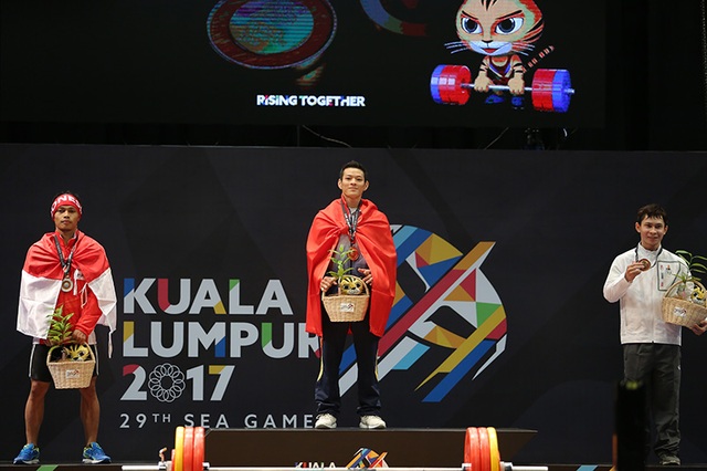 Nhật ký SEA Games ngày 28/8: Cử tạ giành cú đúp HCV - 9
Khoảng khắc Kim Tuấn giành HCV cử tạ hạng cân dưới 56kg nam
