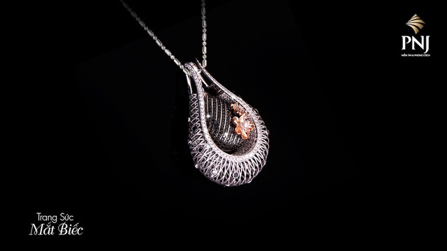 Ngắm những tuyệt tác trang sức từ bàn tay khéo léo của nghệ nhân kim hoàn - 14 Ngắm những tuyệt tác trang sức từ bàn tay khéo léo của nghệ nhân kim hoàn - 14