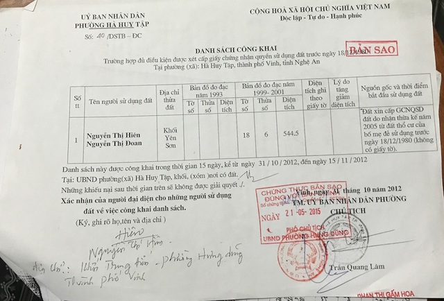 Bài 4: "Hô biến" đất của dân xong, cán bộ rút kinh nghiệm?! - 5 Ngày 31/10/2012 ông Trần Quang Lâm - Chủ tịch UBND phường Hà Huy Tập có xác nhận về trường hợp thửa đất số 6, tờ bản đồ số 18 đủ điều kiện cấp đất cho bà Hiên. Thế nhưng từ đó đến nay câu chuyện này vẫn một dấu hỏi lớn vì những lần chuẩn bị cấp đất lại xảy ra kiện tụng.