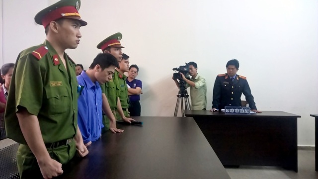 Phẫn nộ “yêu râu xanh” bắt cóc, hãm hiếp cháu bé 2 tuổi - 1 Bị cáo Tú lãnh án chung thân.