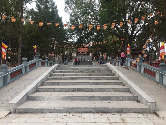Lễ hội vùng Lim nghiêm cấm hát Quan họ “ngửa nón nhận tiền” - 3
Đường lên chùa Lim được tu bổ khang trang, sạch đẹp.