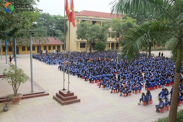 Gần 8.000 học sinh THPT tỉnh Bắc Ninh và Bắc Giang được chia sẻ định hướng nghề nghiệp - 1 Doanh nhân Ngô Minh Tuấn chia sẻ hướng nghiệp cho gần 1.400 học sinh THPT Lý Nhân Tông – TP Bắc Ninh.