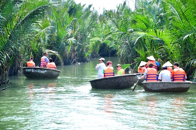 Du khÃ¡ch vÃ o tham quan rá»«ng dá»«a Báº£y Máº«u - Há»i An