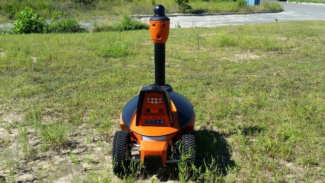 Nhiều nhân viên bảo vệ đã bắt đầu "mất việc" vào tay robot - 1 Nhiều nhân viên bảo vệ đã bắt đầu "mất việc" vào tay robot - 1