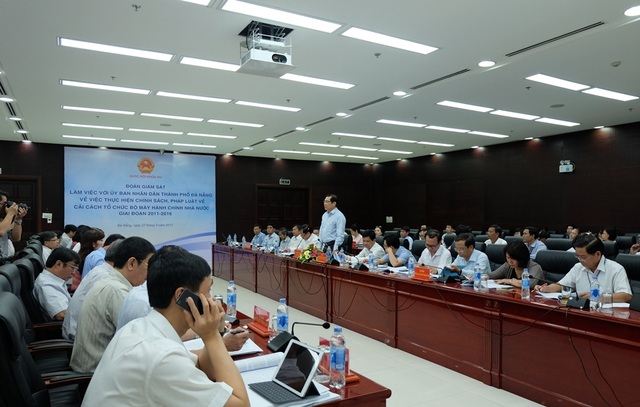 Giảm cấp phó thì... không đủ người đi họp? - 1 Đoàn giám sát của Quốc hội làm việc với lãnh đạo TP Đà Nẵng về thực hiện chính sách, pháp luật về cải cách tổ chức bộ máy hành chính nhà nước.
