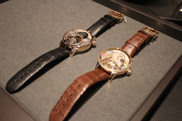 Mới đây, lần đầu tiên hai siêu phẩm đồng hồ: The Bird Repeater (đồng hồ Tổ Chim) và The Charming Bird (đồng hồ chim hót huyền thoại) của hãng đồng hồ nổi tiếng đến từ Thụy Sĩ được trưng bày, giới thiệu với người yêu công nghệ Việt Nam. Được biết, hai siêu đồng hồ có giá lên tới gần 30 tỷ VNĐ.