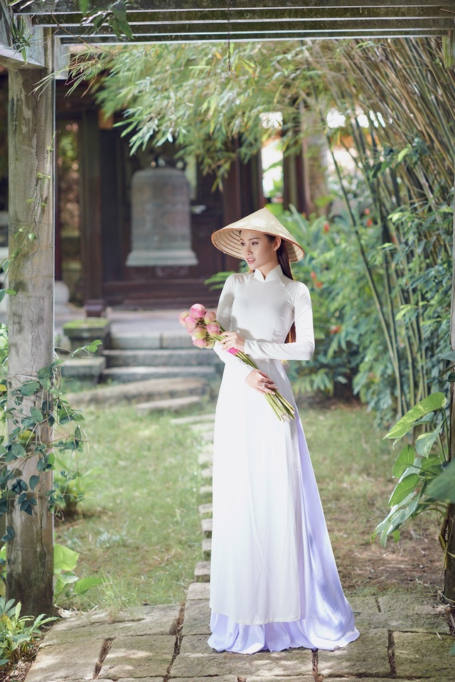 Người đẹp Hoa hậu Hoàn vũ Thanh Trang khoe vẻ mềm mại, tinh khôi với áo dài - 10 Người đẹp Hoa hậu Hoàn vũ Thanh Trang khoe vẻ mềm mại, tinh khôi với áo dài - 10