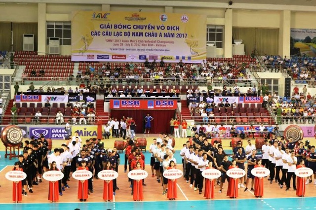 Khởi tranh giải bóng chuyền vô địch các CLB nam châu Á năm 2017 - 1 Lễ khai mạc Giải bóng chuyền vô địch các Câu lạc bộ nam châu Á năm 2017 diễn ra tại Ninh Bình tối 28/6.